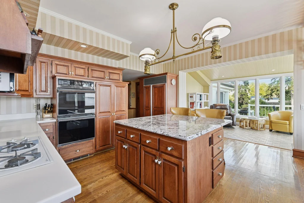 1305 Shoreline Dr — Kitchen Breakfast Area The kitchen connects to a window-lined breakfast area at 1305 Shoreline Dr.