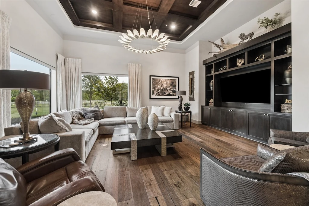 16830 Bridle Oak Dr – Inviting Family Room Inviting Family Room at 16830 Bridle Oak Dr, Cypress, Texas