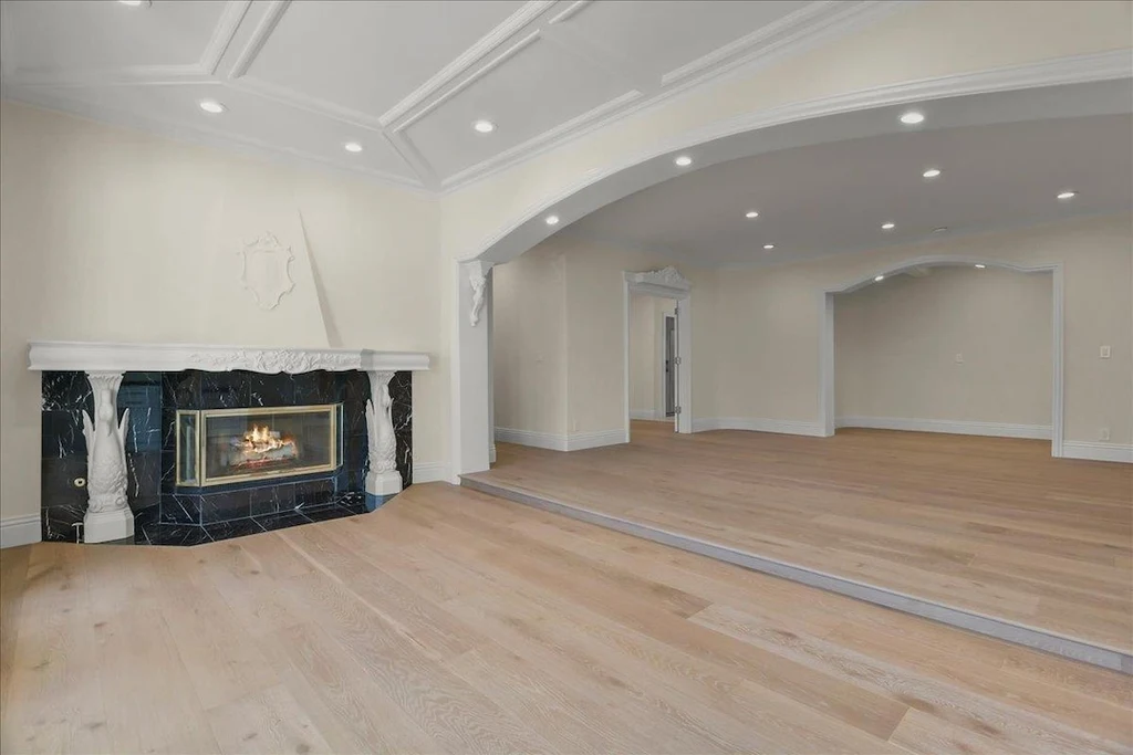 18911 Decatur Rd Primary Suite Fireplace 18911 Decatur Rd Primary Suite Fireplace