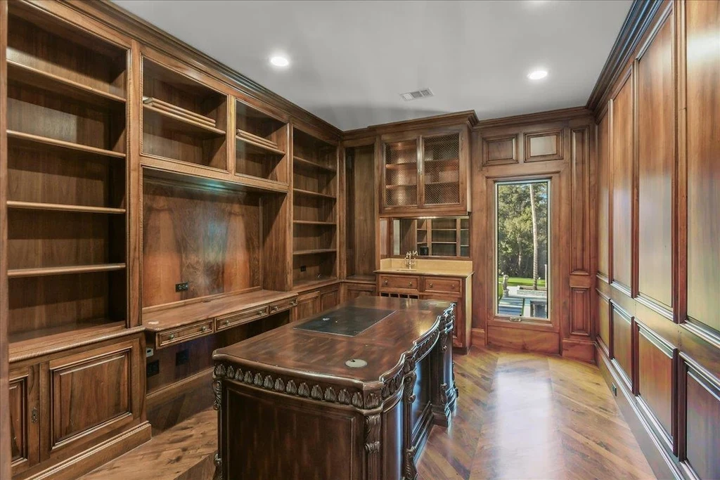 18911 Decatur Rd Second Wood Paneled Library 18911 Decatur Rd Second Wood Paneled Library