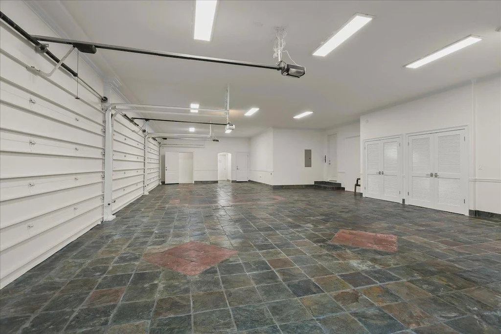18911 Decatur Rd Ten Car Garage 18911 Decatur Rd Ten Car Garage