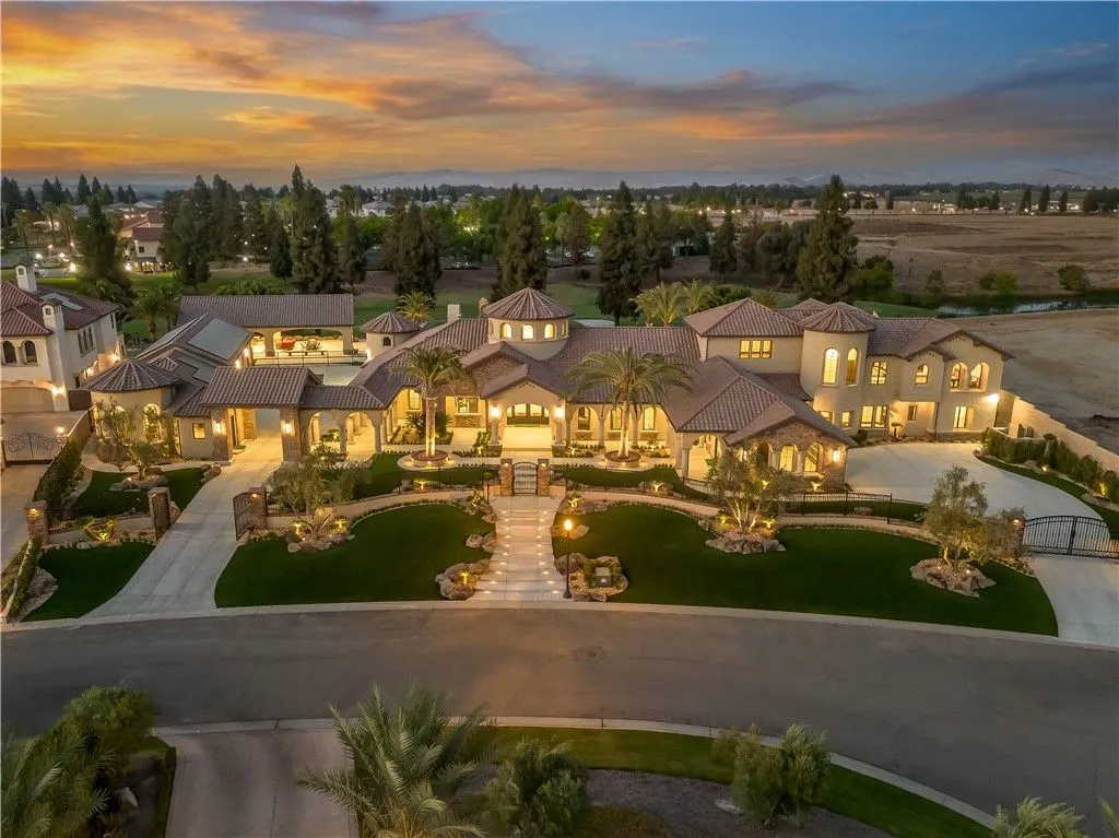 Newly Built Fresno Estate with a 13-Car Garage and 400-Gallon Saltwater Aquarium Hits the Market for $11,577,777 20 2230 E Spey Valley Fresno CA 9373001