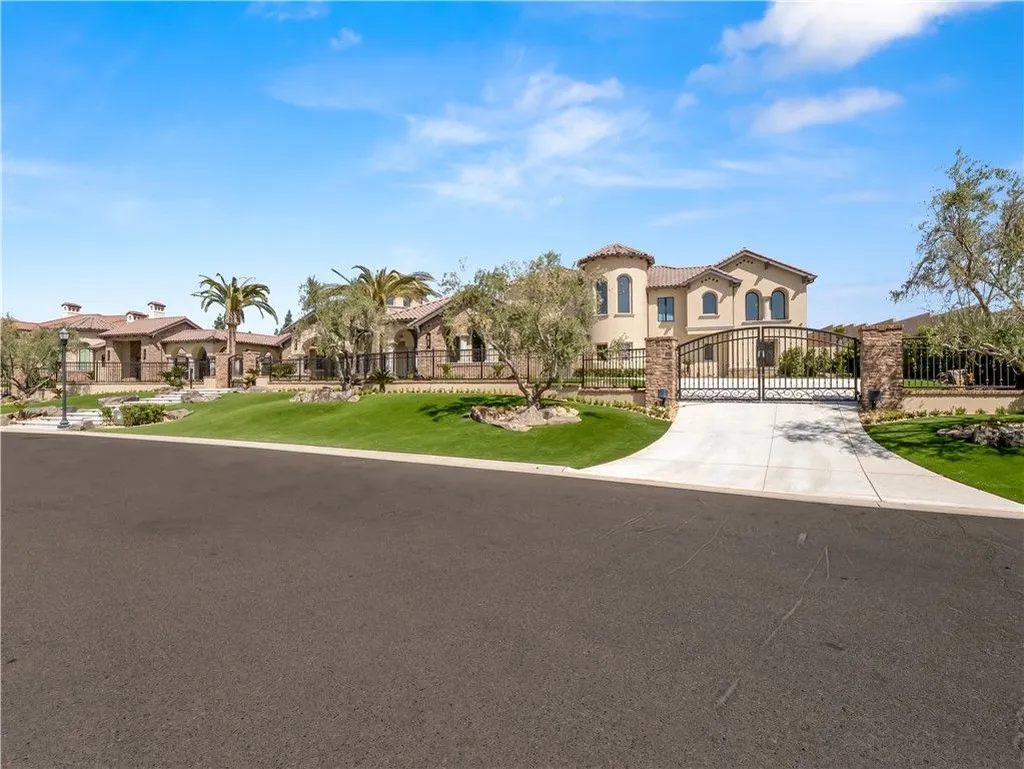 Newly Built Fresno Estate with a 13-Car Garage and 400-Gallon Saltwater Aquarium Hits the Market for $11,577,777 2 2230 E Spey Valley Fresno CA 9373011