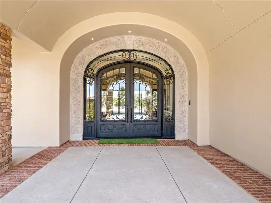 Newly Built Fresno Estate with a 13-Car Garage and 400-Gallon Saltwater Aquarium Hits the Market for $11,577,777 4 2230 E Spey Valley Fresno CA 9373014