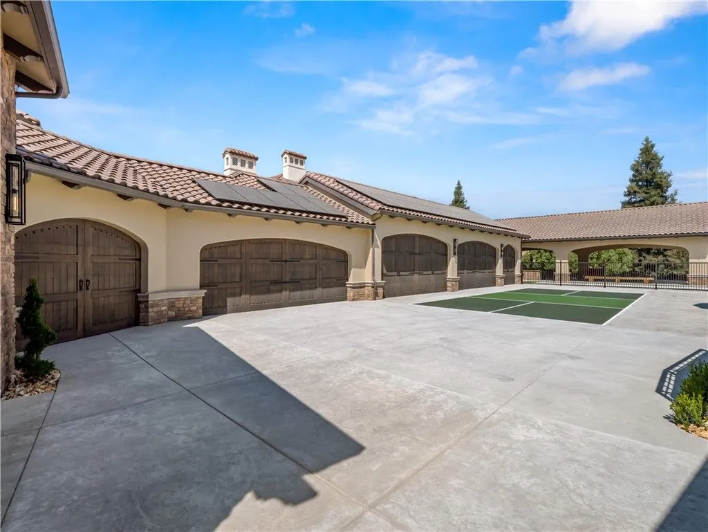 Newly Built Fresno Estate with a 13-Car Garage and 400-Gallon Saltwater Aquarium Hits the Market for $11,577,777 19 2230 E Spey Valley Fresno CA 9373016