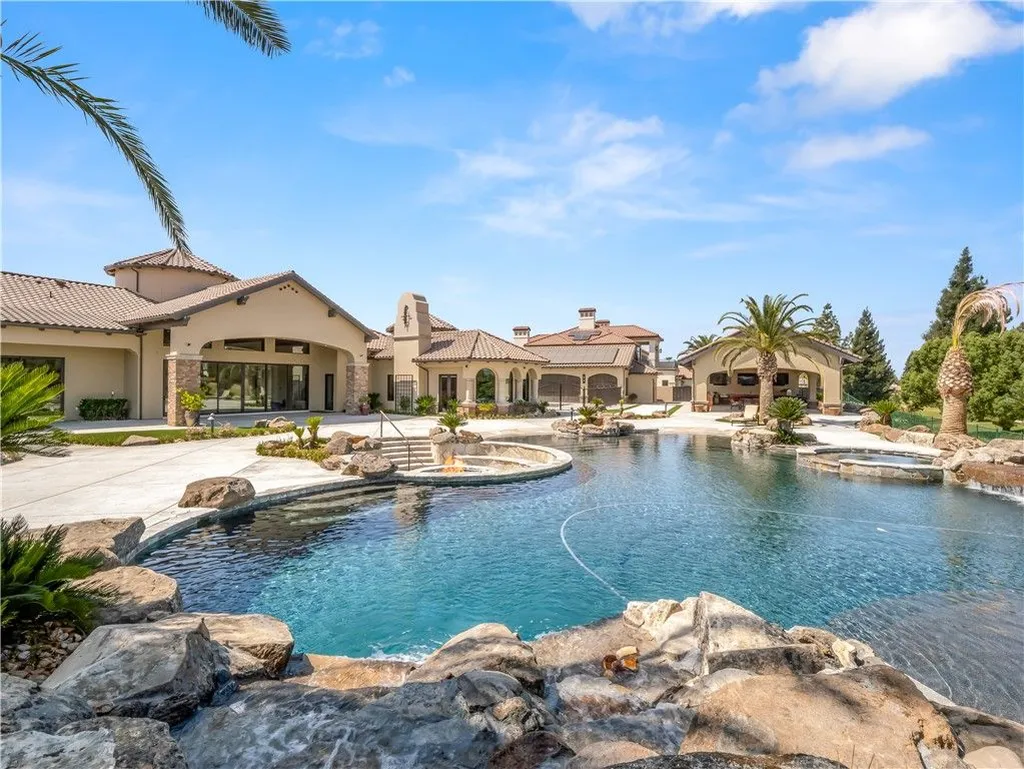 Newly Built Fresno Estate with a 13-Car Garage and 400-Gallon Saltwater Aquarium Hits the Market for $11,577,777 12 2230 E Spey Valley Fresno CA 9373025