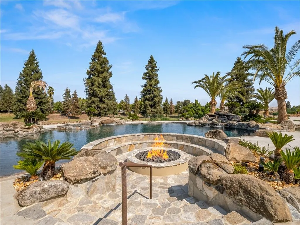 Newly Built Fresno Estate with a 13-Car Garage and 400-Gallon Saltwater Aquarium Hits the Market for $11,577,777 14 2230 E Spey Valley Fresno CA 9373032