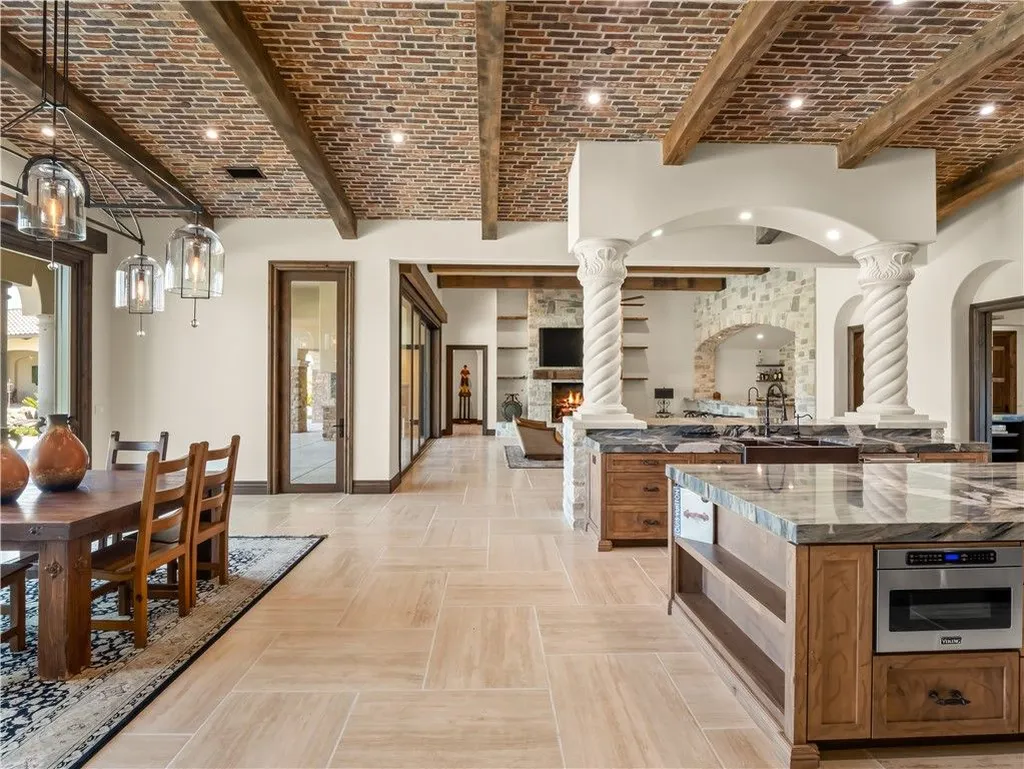 Newly Built Fresno Estate with a 13-Car Garage and 400-Gallon Saltwater Aquarium Hits the Market for $11,577,777 6 2230 E Spey Valley Fresno CA 9373073