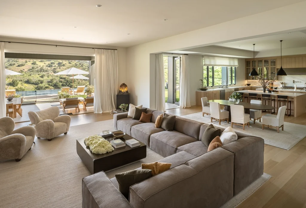 25211 Jim Bridger Rd – Great Room 25211 Jim Bridger Rd, Hidden Hills: the great room connects the kitchen to the outdoor entertaining areas.