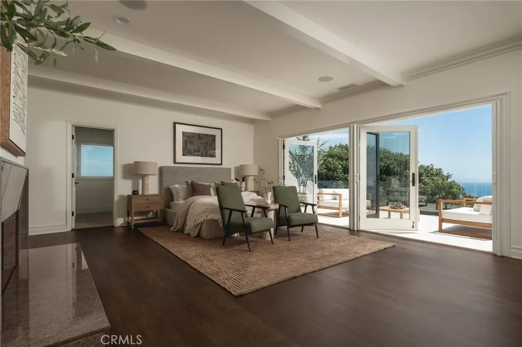 3201 Campanil Dr – Ocean Facing Sitting Room 3201 Campanil Dr, Santa Barbara: a sitting room opens directly toward the outdoor terrace and ocean.