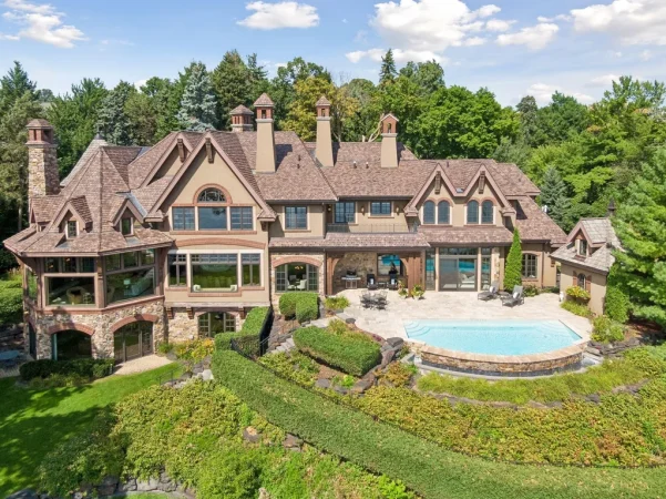 Wayzata Bay Estate With an Octagonal Great Room and 216 Feet of Shoreline Asks $16,450,000
