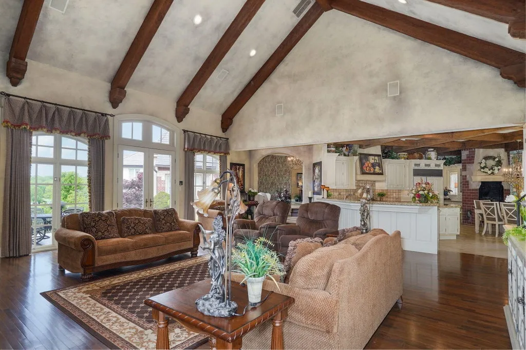 Timeless Springfield Golf Estate with a Three-Tier Terrace Facing the 9th and 18th Greens Lists for $2,995,000 7 3865 E Eaglescliffe Drive Springfield MO36