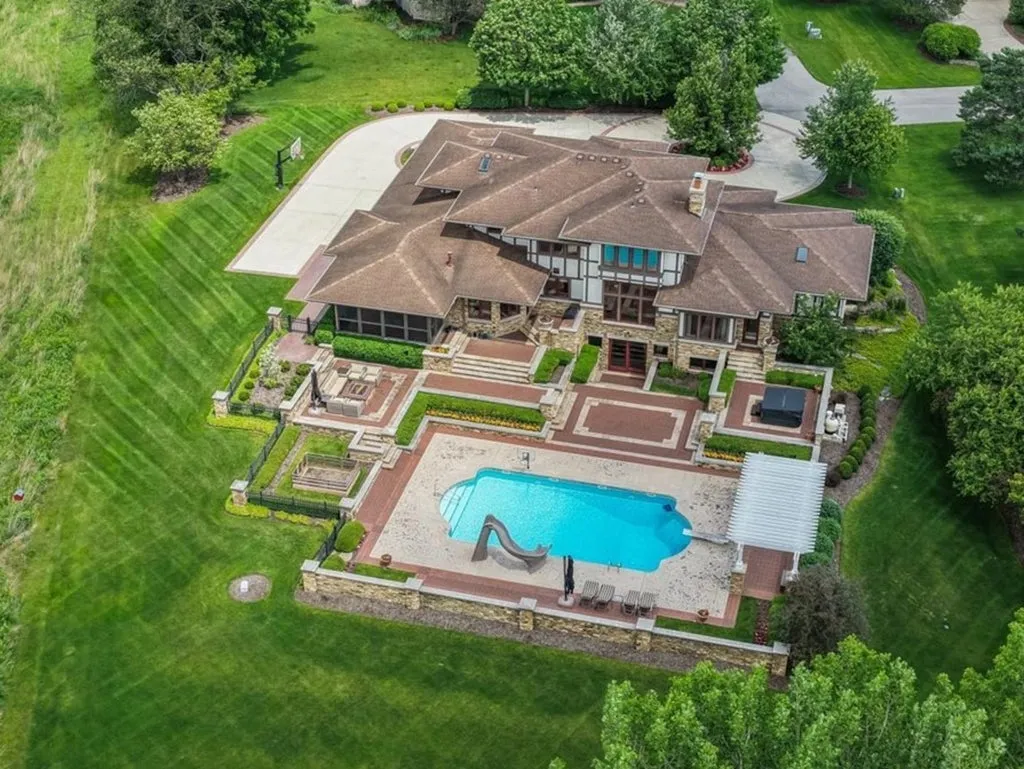 Prairie-Style Illinois Estate Bordering 200 Acres of Protected Forest Preserve Lists for $2,199,000 1 39W973 Crosscreek Ln St Charles IL 6017504