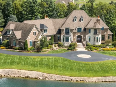 Sprawling Illinois Estate with a Private Beach and Stocked Fishing Pond Asks $2,299,000 3 Sprawling Illinois Estate with a Private Beach and Stocked Fishing Pond Asks $2,299,000
