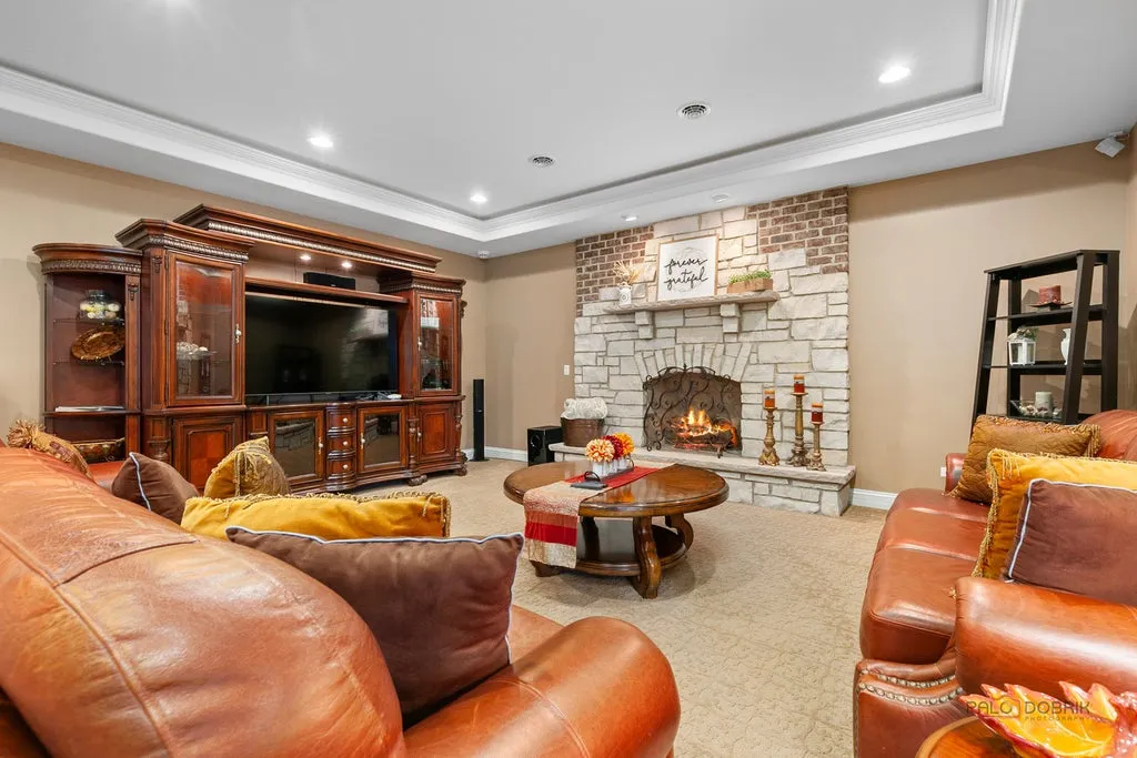 Sprawling Illinois Estate with a Private Beach and Stocked Fishing Pond Asks $2,299,000 18 4508 Farmington Ln Johnsburg IL 6005134