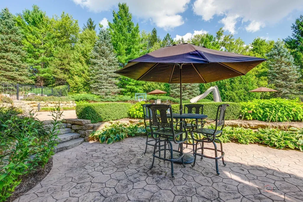 Sprawling Illinois Estate with a Private Beach and Stocked Fishing Pond Asks $2,299,000 22 4508 Farmington Ln Johnsburg IL 6005155