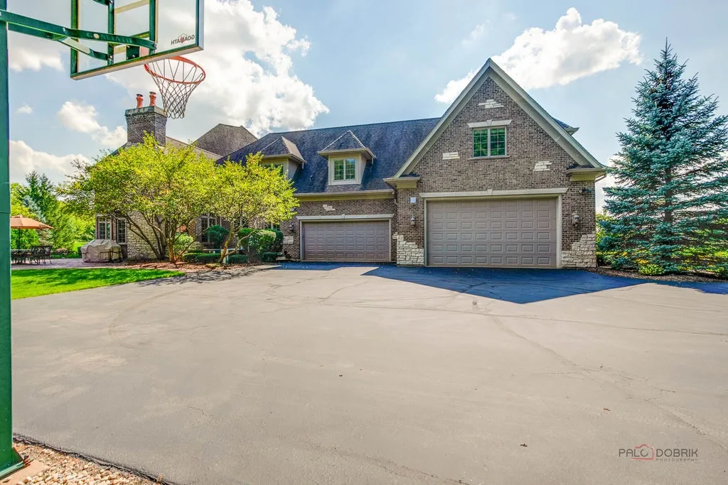Sprawling Illinois Estate with a Private Beach and Stocked Fishing Pond Asks $2,299,000 24 4508 Farmington Ln Johnsburg IL 6005156