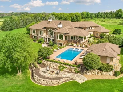 Architect-Designed Minnesota Lake Estate with a 140-Tree Apple Orchard Lists for $4,300,000 2 Architect-Designed Minnesota Lake Estate with a 140-Tree Apple Orchard Lists for $4,300,000