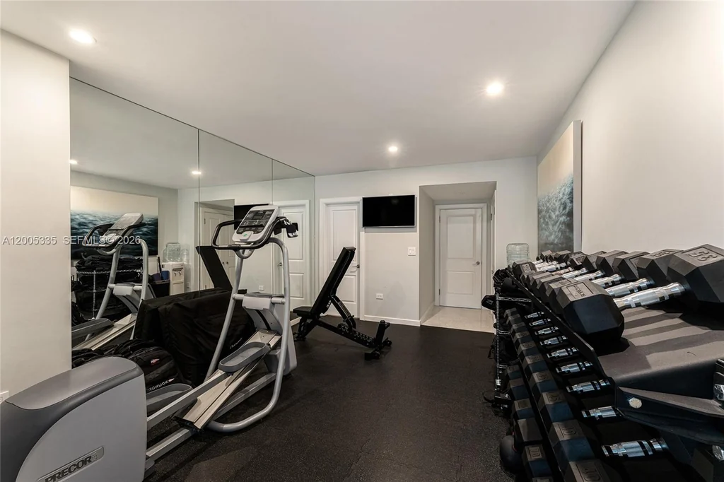 485 W Matheson Dr – Fitness Room 485 W Matheson Dr, Key Biscayne: the existing fitness room provides dedicated exercise space.