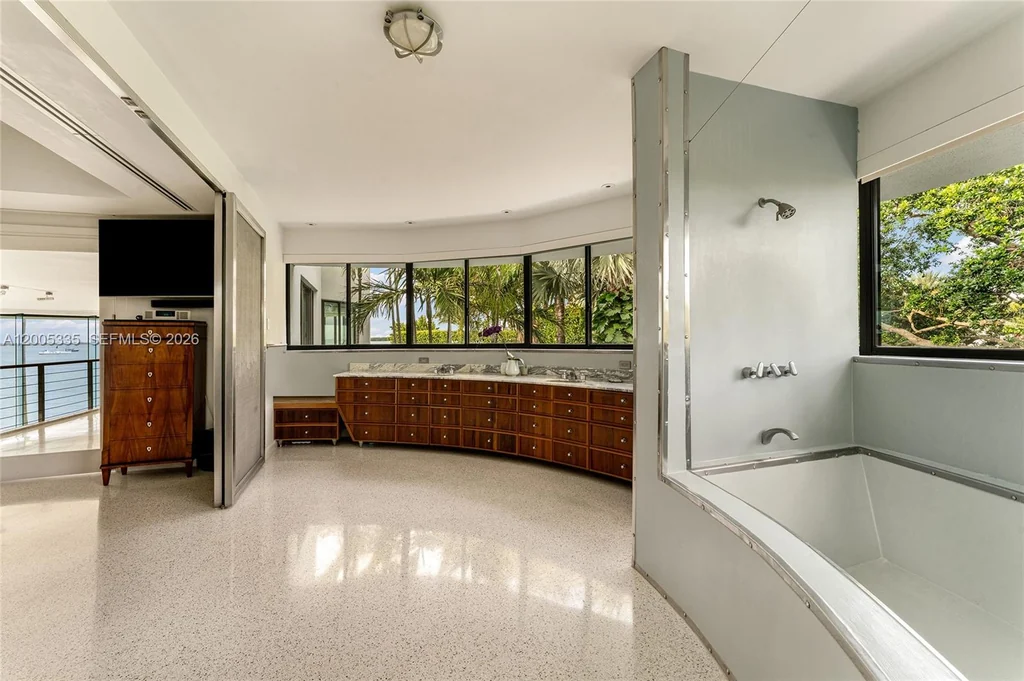 485 W Matheson Dr – Primary Bathroom 485 W Matheson Dr, Key Biscayne: the primary bathroom features a freestanding tub and curved vanity.