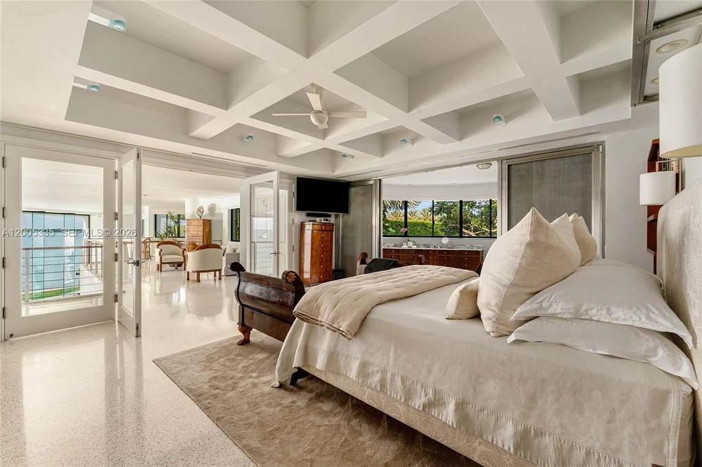 485 W Matheson Dr – Primary Bedroom 485 W Matheson Dr, Key Biscayne: a coffered ceiling gives the primary bedroom architectural definition.
