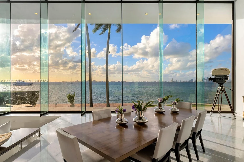 485 W Matheson Dr – Waterfront Dining 485 W Matheson Dr, Key Biscayne: the dining area overlooks the water through tall windows.