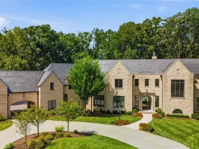 Georgia Estate With a Full Indoor Basketball Court and a Princeton-Inspired Library Lists for $18,900,000 1 Georgia Estate With a Full Indoor Basketball Court and a Princeton-Inspired Library Lists for $18,900,000