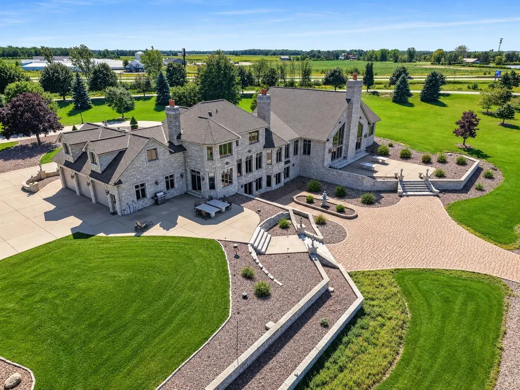 Lakefront Green Bay Estate with an Indoor Pool and Wood-Fired Pizza Oven Lists for $2,600,000 2 5696 School Dr Green Bay WI 5431302