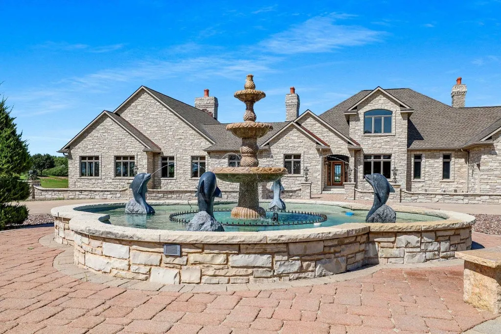 Lakefront Green Bay Estate with an Indoor Pool and Wood-Fired Pizza Oven Lists for $2,600,000 4 5696 School Dr Green Bay WI 5431305