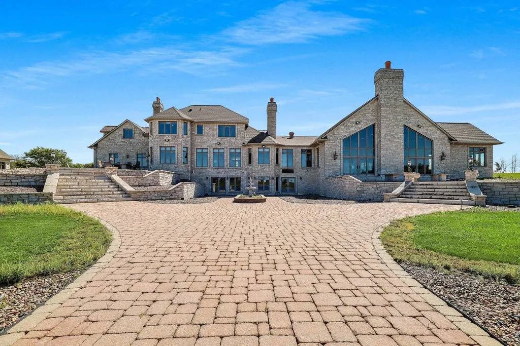 Lakefront Green Bay Estate with an Indoor Pool and Wood-Fired Pizza Oven Lists for $2,600,000 3 5696 School Dr Green Bay WI 5431306