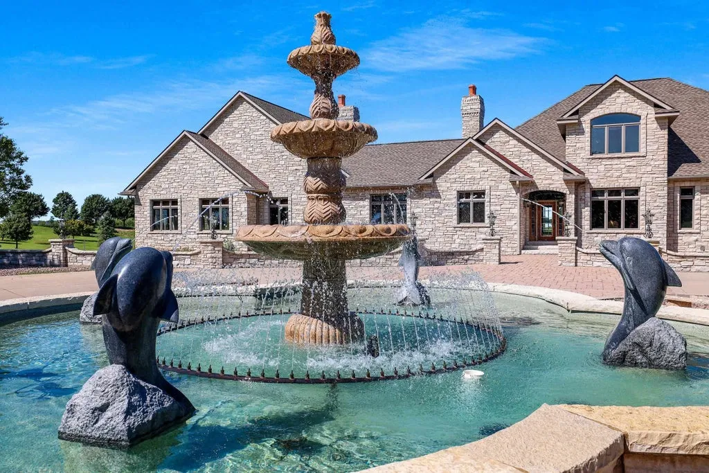 Lakefront Green Bay Estate with an Indoor Pool and Wood-Fired Pizza Oven Lists for $2,600,000 24 5696 School Dr Green Bay WI 5431311