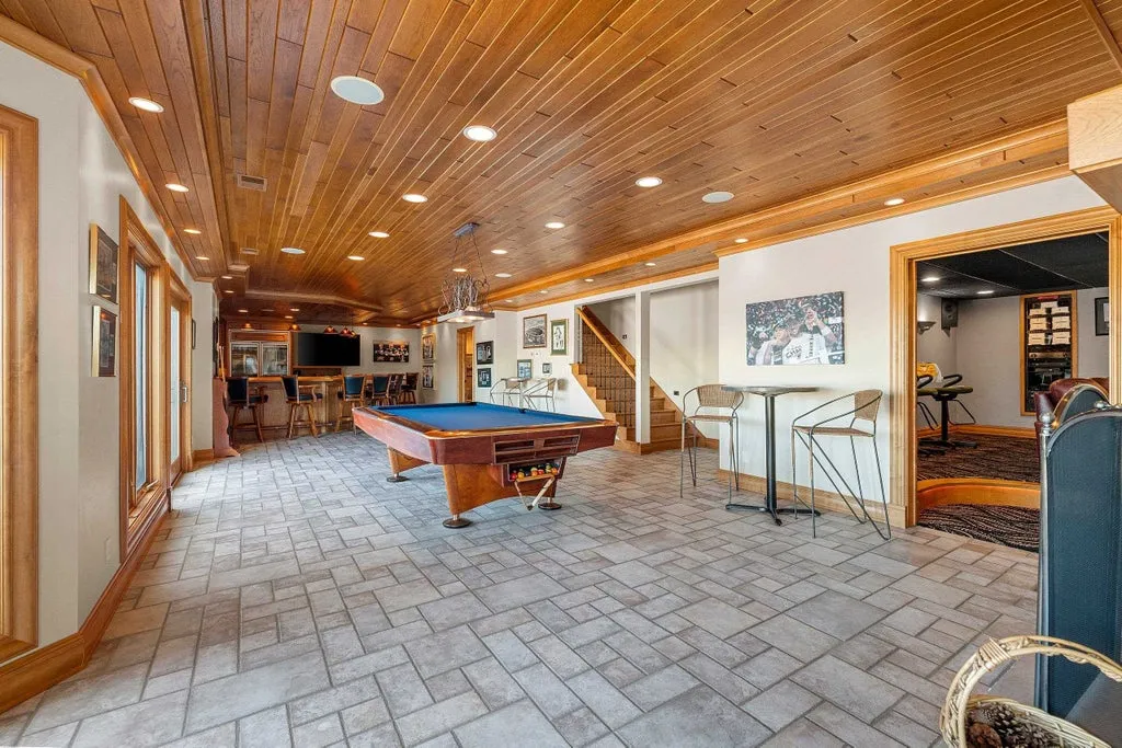 Lakefront Green Bay Estate with an Indoor Pool and Wood-Fired Pizza Oven Lists for $2,600,000 21 5696 School Dr Green Bay WI 5431372