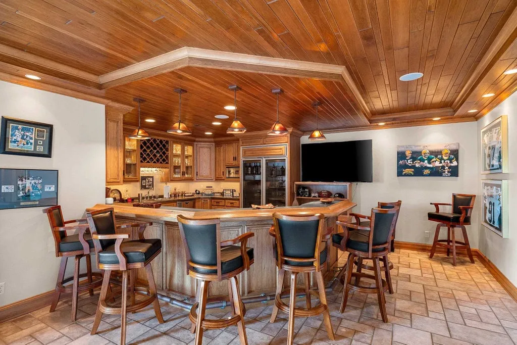 Lakefront Green Bay Estate with an Indoor Pool and Wood-Fired Pizza Oven Lists for $2,600,000 19 5696 School Dr Green Bay WI 5431374