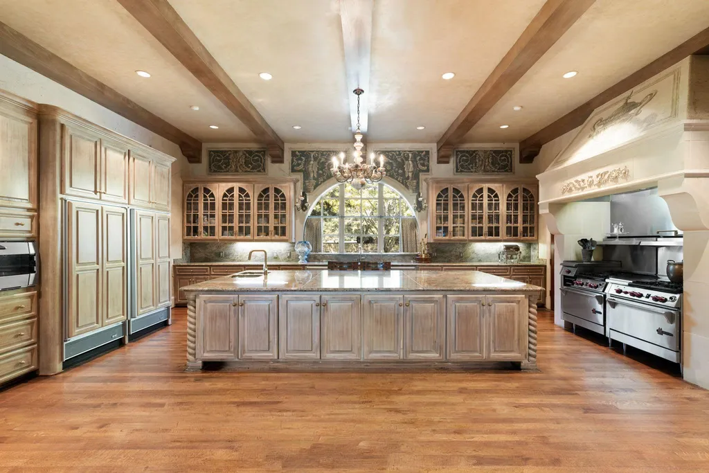 Secluded Plano Estate With a 20-Car Garage and Private One-Acre Pond Lists for $21,500,000 13 5817 Red Wolf Ln Plano TX 7509308