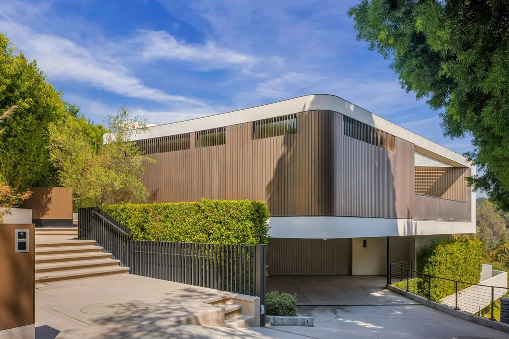 Award-Winning Bel-Air Estate Above the Country Club’s Fourth Green Lists for $37,995,000 5 638 Siena Way Los Angeles CA 9007703