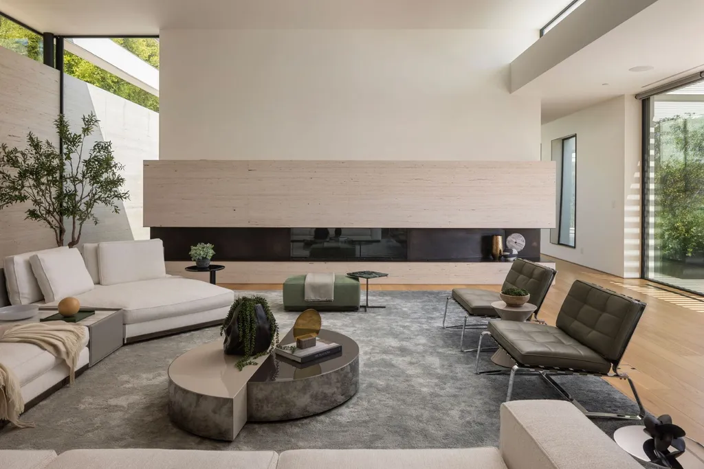 Award-Winning Bel-Air Estate Above the Country Club’s Fourth Green Lists for $37,995,000 7 638 Siena Way Los Angeles CA 9007707