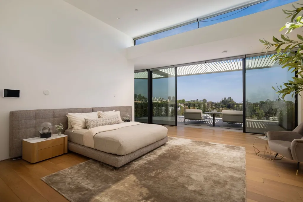 Award-Winning Bel-Air Estate Above the Country Club’s Fourth Green Lists for $37,995,000 14 638 Siena Way Los Angeles CA 9007712