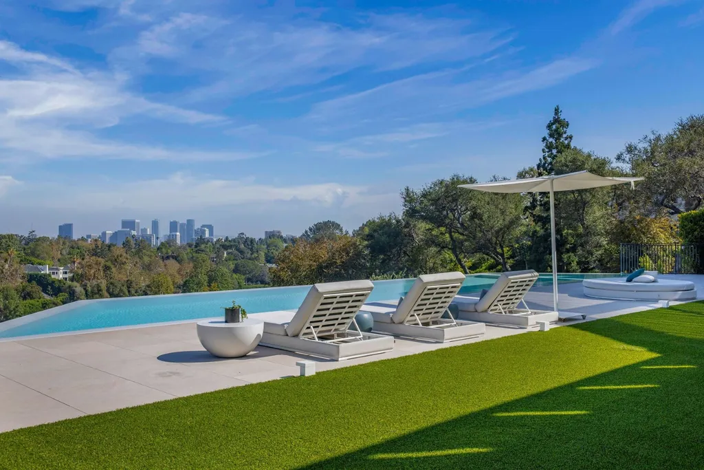 Award-Winning Bel-Air Estate Above the Country Club’s Fourth Green Lists for $37,995,000 20 638 Siena Way Los Angeles CA 9007720