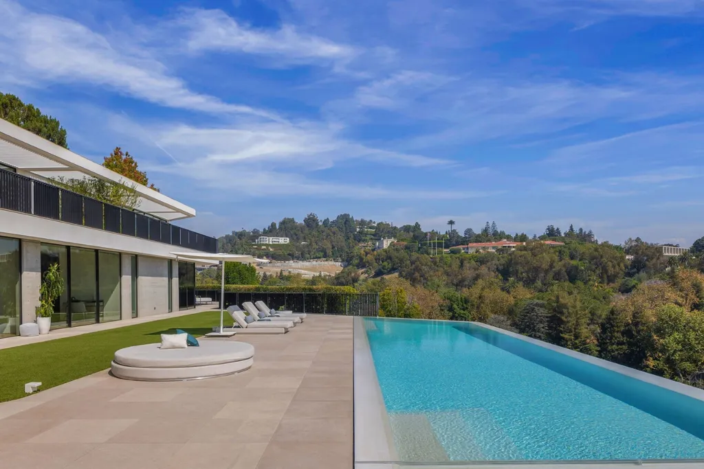 Award-Winning Bel-Air Estate Above the Country Club’s Fourth Green Lists for $37,995,000 21 638 Siena Way Los Angeles CA 9007721