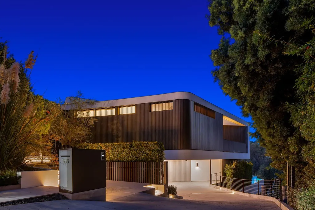 Award-Winning Bel-Air Estate Above the Country Club’s Fourth Green Lists for $37,995,000 2 638 Siena Way Los Angeles CA 9007725