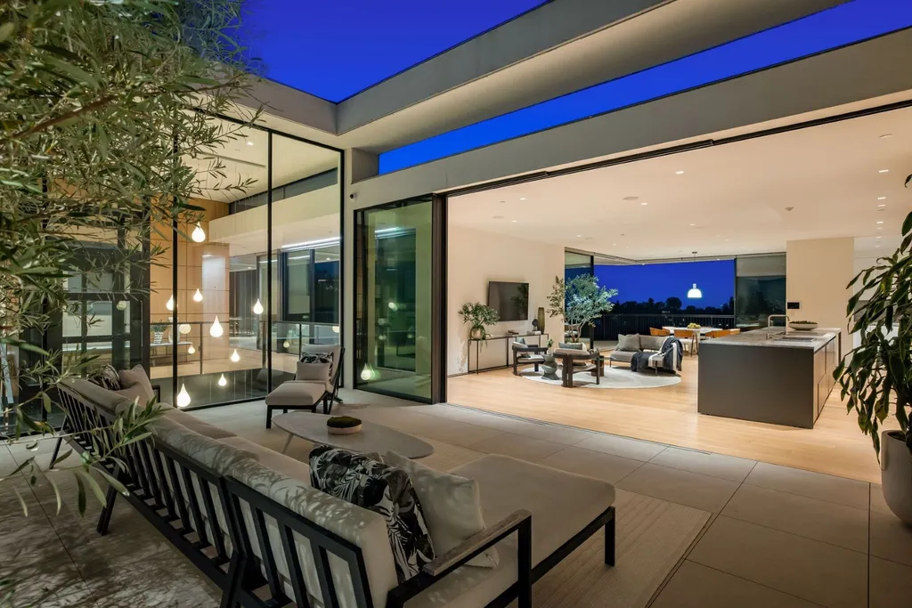 Award-Winning Bel-Air Estate Above the Country Club’s Fourth Green Lists for $37,995,000 9 638 Siena Way Los Angeles CA 9007726