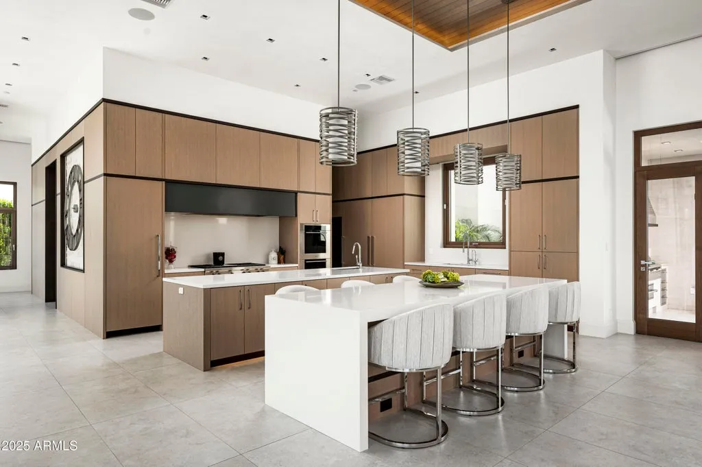 Single-Level Paradise Valley Estate With a Private Fitness Building and Six-Car Garage Lists for $23,250,000 6 6540 E CHOLLA Drive Paradise Valley AZ06