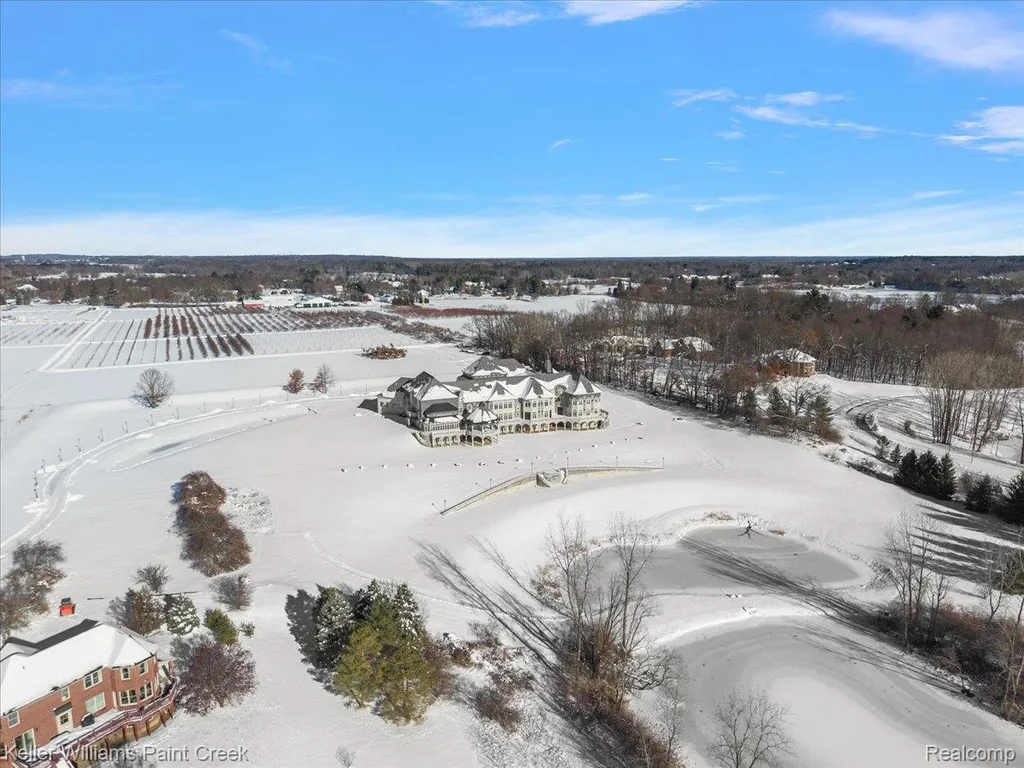 Sprawling Michigan Lakefront Estate With 15 Bedrooms, an Indoor Pool and 13-Car Garage Asks $7,500,000 29 68050 Hillside Lane Washington MI 4809502 1