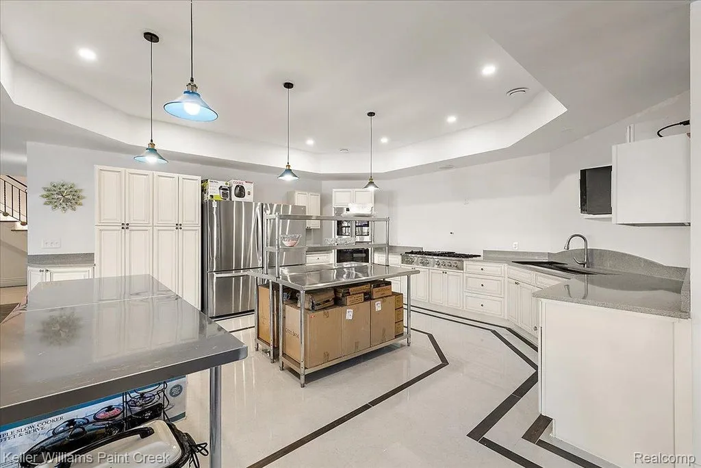 Sprawling Michigan Lakefront Estate With 15 Bedrooms, an Indoor Pool and 13-Car Garage Asks $7,500,000 24 68050 Hillside Lane Washington MI 4809583