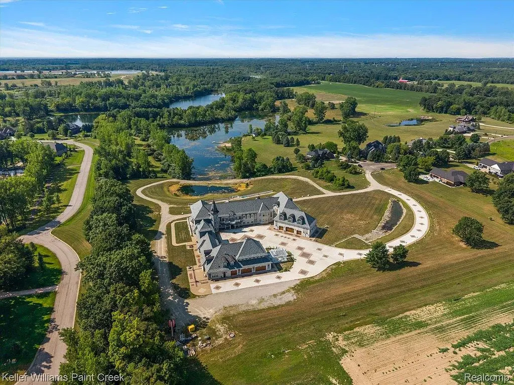 Sprawling Michigan Lakefront Estate With 15 Bedrooms, an Indoor Pool and 13-Car Garage Asks $7,500,000 28 68050 Hillside Ln Washington MI 48095 2