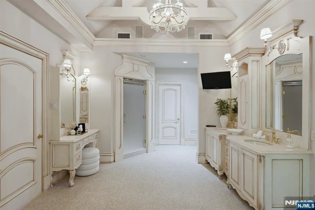 7 Buckingham Drive – Primary Bathroom Primary Bathroom at 7 Buckingham Drive, Alpine, New Jersey