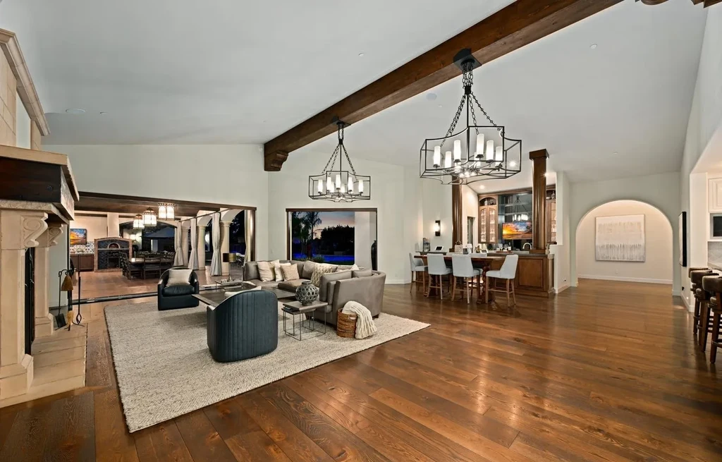 7029 Las Colinas Open Family Room 7029 Las Colinas Open Family Room