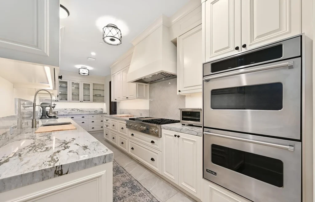 7029 Las Colinas Separate Butlers Kitchen 7029 Las Colinas Separate Butlers Kitchen