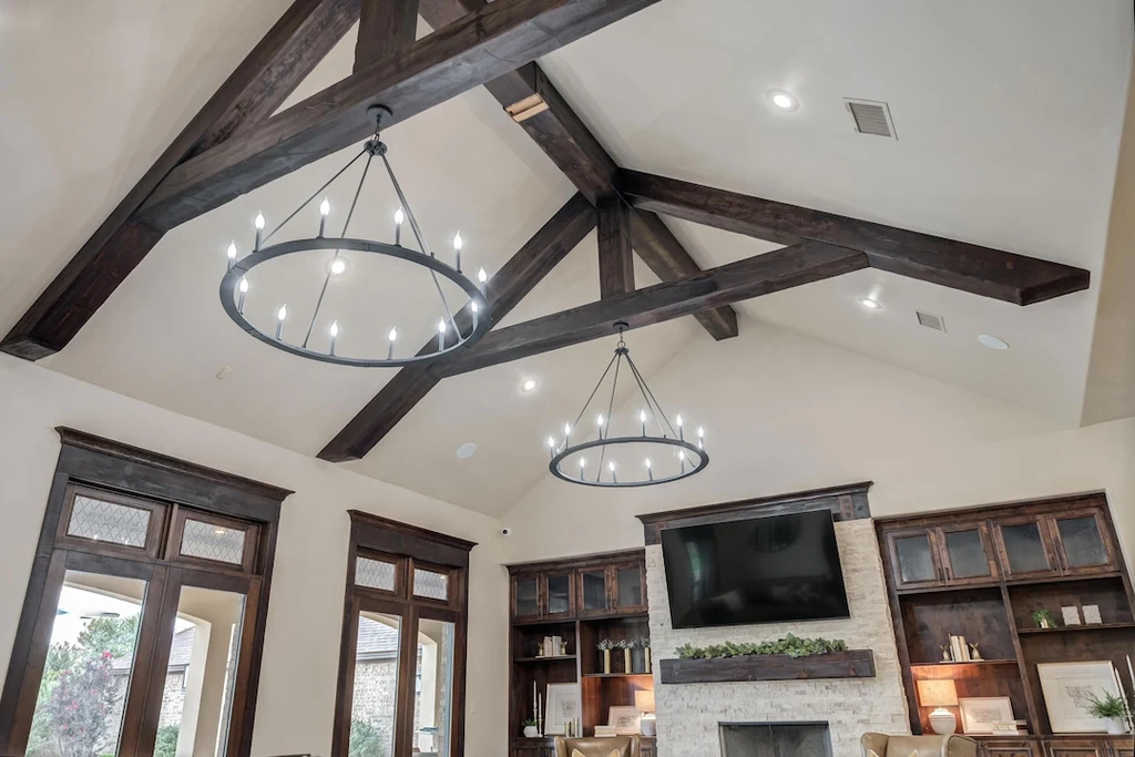 8009 FM 2641 – Dramatic Beamed Ceiling Dramatic Beamed Ceiling at 8009 FM 2641, Shallowater, Texas