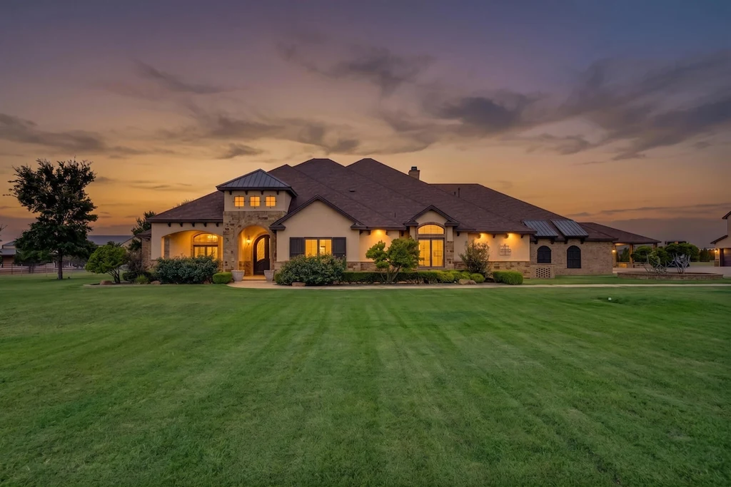 8009 FM 2641 – Main Residence at Twilight Main Residence at Twilight at 8009 FM 2641, Shallowater, Texas